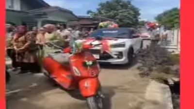 Viral Seserahan Pengantin  sangat mewah berupa Mobil dan Vespa di Pati 