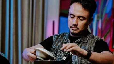 Metode Ramal Deny Darko Bukan Hanya Kartu Tarot, Tetapi Juga Dengan Cara Ini. Foto: Tangkapan Layar
