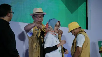 Gubernur Jawa Barat Ridwan Kamil mewisuda 1.249 petani milenial Angkatan I Program Petani Milenial di kampus Institut Pertanian Bogor, Kabupaten Bogor, Kamis (24/3/2022) kemarin.