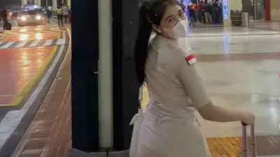 Viral di media sosial video yang menampilkan sosok pramugari dari salah satu maskapai di Indonesia.
