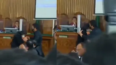 Ferdy Sambo dan Putri Candrawathi Pamer Kemesraan di Persidangan