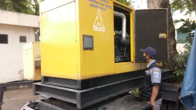 Pemeriksaan rutin kesiapan genset/dok: Kominfotik Jakpus   