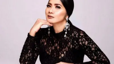 Vina Panduwinata penyanyi lagu September Ceria