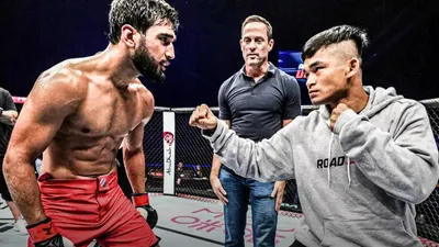 Jeka Seragih tatap muka dengan Anshul Jubli di ring oktagon UFC.