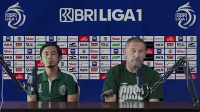 Tangkapan layar jumpa pers Pelatih PSS Sleman, Dejan Antonic (kanan) dan kapten PSS Sleman Bagus Nirwanto