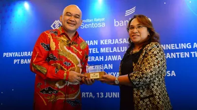 Kolaborasi BPR Irian Sentosa dengan bank bjb.