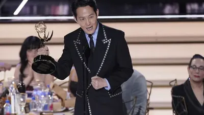 Lee Jung Jae memenagkan Pemeran Utama Pria Terbaik di ajang Emmy Awards 2022.