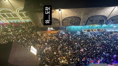 Suasana Itaewon dalam perayaan Halloween, beberapa saat sebelum insiden terjadi [koreaboo]