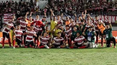 Madura United akan berlaga dengan Bhayangkara FC.