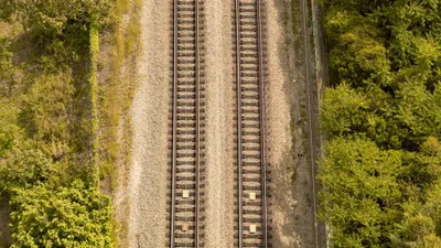 Ilustrasi double track. 