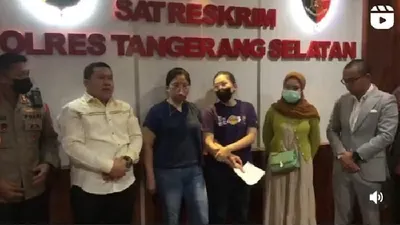 Menangis Histeris Menyesal di Polres, Ibu Pencuri Cokelat Alfamart Meminta Maaf Setelah Hotman Paris Beraksi