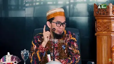 Ustadz Adi Hidayat Sarankan Hal Ini Agar Suami Terhindar dari Niat KDRT