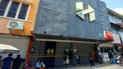 Bangunan Hamilton Spa &amp; Massage kasus prostitusi Bungkus Night Vol 2 telah disegel oleh Satpol PP. 