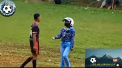 wanita jemput pemain