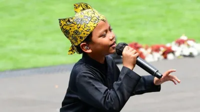 5 Fakta Tentang Farel  Prayoga, Penyanyi Cilik yang  Menyanyikan Ojo Dibandingke di  Hadapan Presiden Jokowi