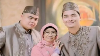 Potret kedekatan Alvin Faiz dan Ameer Azzikra. Ameer meninggal Senin dinihari tadi (29/11/2021).