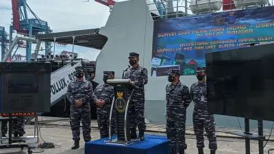 Komandan Pushidrosal Laksamana Madya TNI Agung Prasetiawan saat konferensi pers terkait penemuan kerangka kapal di Selat Bangka yang membahayakan keselamatan navigasi dan pelayaran/dok: Aini Tartinia.