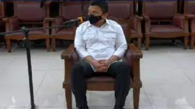 Usai Ramai Diperbincangkan Saat Jalani Persidangan dengan Setelan Batik, Ferdy Sambo Kini Pilih Pakai Kemeja