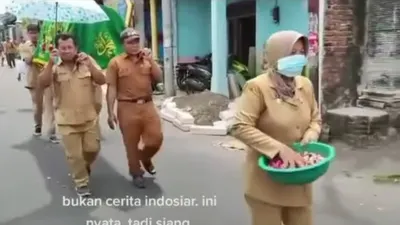 Viral Video Perangkat Desa di Kediri Jatim Urus Warga Meninggal karena Tetangga Tak Ada yang Mau Lakukan