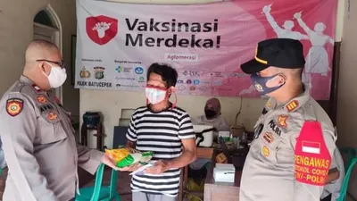 Polda Metro Jaya telah melahirkan sebuah terobosan akselerasi vaksinasi di wilayah DKI Jakarta &amp; Aglomerasi, melalui metode Vaksinasi Merdeka (VM) selama pandemi Covid-19 2021.