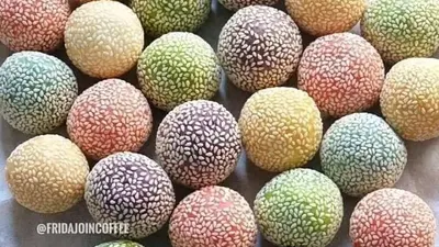Daripada Beli Mening Buat Aja Sendiri Onde-Onde Warna-Warni, Dijamin 100% Enak