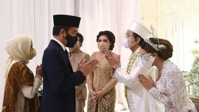 Presiden Joko Widodo dan Ibu Negara Iriana saat menyalami pasangan Atta Halilintar dan Aurel Hermansyah [Lukas/Biro Pers Sekretariat Presiden]