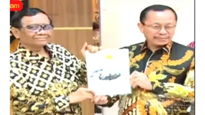 Komnas HAM Serahkan Laporan Investigasi Tragedi Kanjuruhan ke Menkopolhukam, Mahfud MD: Tersangka Jangan Behenti di 6 Orang ini