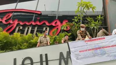 Satpol PP Jaga 4 Gerai Holywings di Jakarta Utara Usai Penyegelan Serentak, Larang Segala Aktivitas
