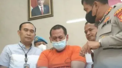 Seorang ayah di Depok tega menyerang anaknya hingga meninggal.