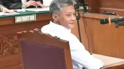 Hendra Kurniawan mengaku sudah lupa dan melengos pergi saat ditanya oleh awak media soal pemecatan dari Polri.