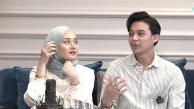 Dinda Hauw dan Rey Mbayang.