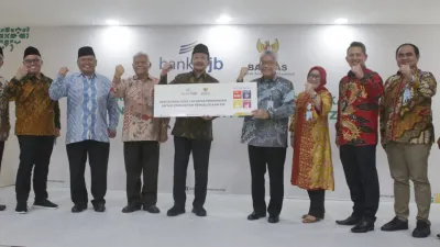  bank bjb bersama BAZNAS RI menandatangani MoU tentang Jasa Layanan Perbankan untuk Penguatan Pengelolaan Zakat, Infaq, dan Shadaqah (ZIS). 