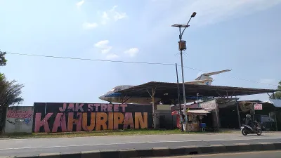 Lokasi penyimpanan bangkai pesawat di Jalan Raya Bogor - Jakarta, tepatnya di Kilometer 45 Kampung Jampang, Desa Pondok Udik, Kecamatan Kemang, Kabupaten Bogor. 