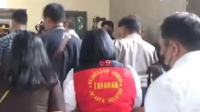Putri Candrawathi Tiba di PN Jaksel Jalani Sidang Perdana 