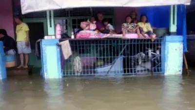 Ilustrasi banjir. Sungai Citarum meluap sebabkan ratusan rumah di Karawang Jawa Barat terendam.