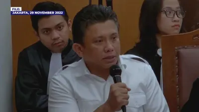 Terdapat hardisk dengan kapasitas 1 TB yang diserahkan kepada tim Puslabfor Polri.