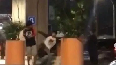 Dua Pemuda Terekam Bully ODGJ, Ditendang Sampai Tersungkur
