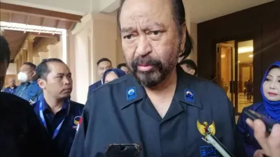 Ketua Umum DPP Partai NasDem, Surya Paloh, saat memberikan keterangan pers, di Hotel Sultan, Jakarta, Kamis (16/6/2022).