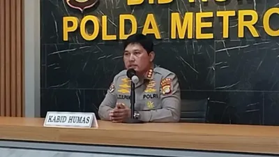 Kabid Humas Polda Metro Jaya, Kombes Pol Endra Zulpan memberikan keterangan pers.