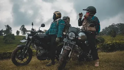 BBQ Mountain Boys membagikan cerita mengenai perjalanan dan petualangan outdoor mereka memakai Yamaha XSR 155 menjelajah keindahan alam.