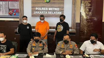 &nbsp;Kepsen : Tersangka RPB diamankan oleh petugas kepolisian Polres Metro Jakarta Selatan. 
