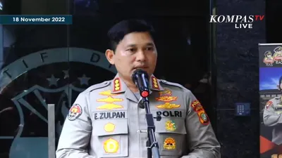 Konferensi Pers Kombes E. Zulpan terkait Misteri Kematian Keluarga di Kalideres (live streaming Youtube Kompas TV)