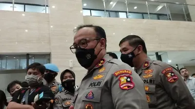 Polri membuka kemungkinan untuk bekerja sama dengan pihak luar negeri demi meringkus sosok Bjorka.