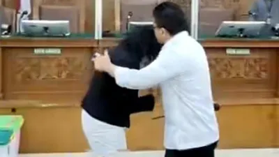  Ferdy Sambo kangen berat pada Putri Candrawati, usai sembuh dari Covid-19 akhirnya datang ke persidangan.