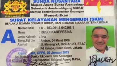 Pengemudi mobil Mitsubishi Pajero Sport bernama Rusdi Karepesina memakai plat nomor palsu SN 45 RSD ditilang polisi di Gerbang Tol Cawang, Jakarta Timur, Rabu (5/5/2021). Kepada polisi dia mengaku warga warga Negara Kekaisaran Sunda Nusantara. (Dok. Ist)