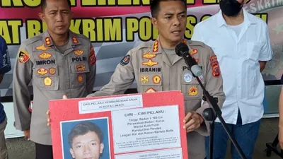 Kepolisian menduga motif pelaku penusukan anak hingga meninggal di Kota Cimahi dipicu aksi pencurian yang gagal. 