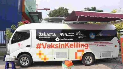 Anies Kerahkan 16 Mobil Vaksin Covid-19 Keliling ke Pemukiman Padat