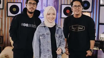 Personel Sabyan Gambus: Nissa Sabyan, Ayus Sabyan dan Kamal Juanda. [Instagram]
