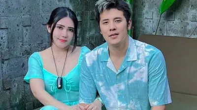 penyanyi dangdut Via Vallen resmi menikah dengan Chevra Yolandi