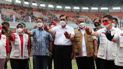Menteri Koordinator Bidang Kemaritiman dan Investasi (Marivest) Luhut Binsar Pandjaitan, saat meninjau vaksinasi Covid-19 di Kabupaten Bogor